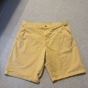 GAP Men's Yellow Flat Front Shorts